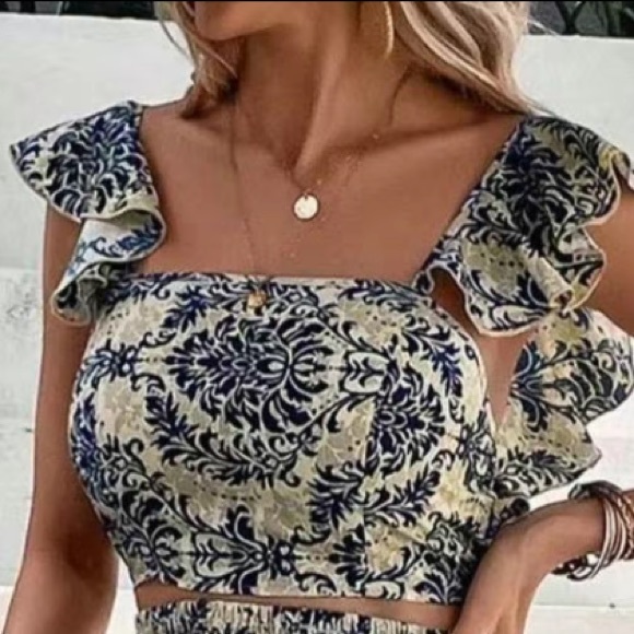 Butterfly sleeve crop top - Picture 1 of 5